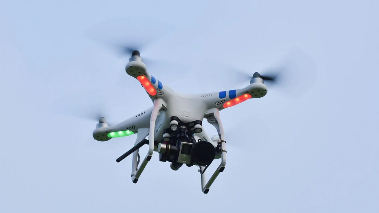 camera-drone-fly-109003-1390x781