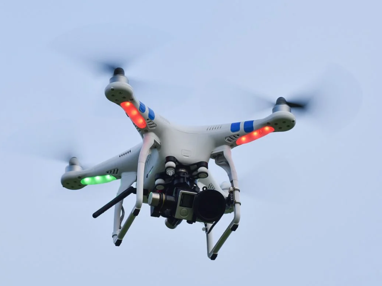 camera-drone-fly-109003-1390x781